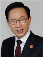 李明博